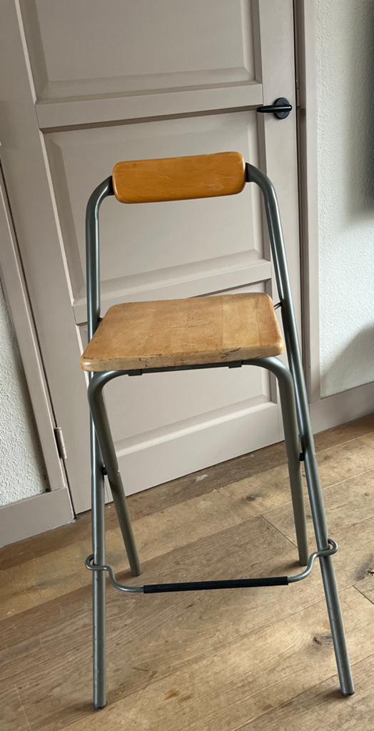 Barkruk Dennis IKEA vintage inklapbaar, Huis en Inrichting, Barkrukken, Ophalen, Gebruikt, Met voetsteun, 60 tot 90 cm