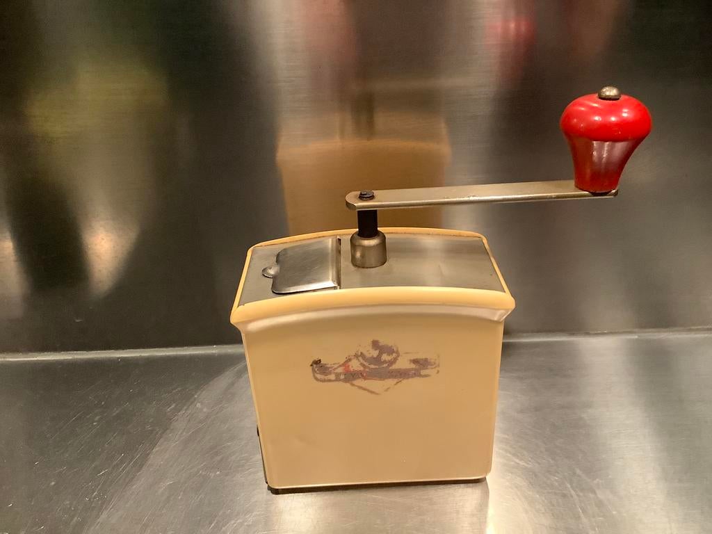 Koffiemolen, Ophalen