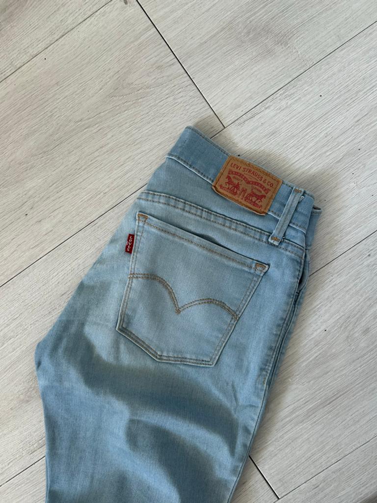 Levi's 710 Super Skinny Jeans Dames - Lichtblauw W26, Ophalen of Verzenden, Gedragen, Blauw, W27 (confectie 34) of kleiner