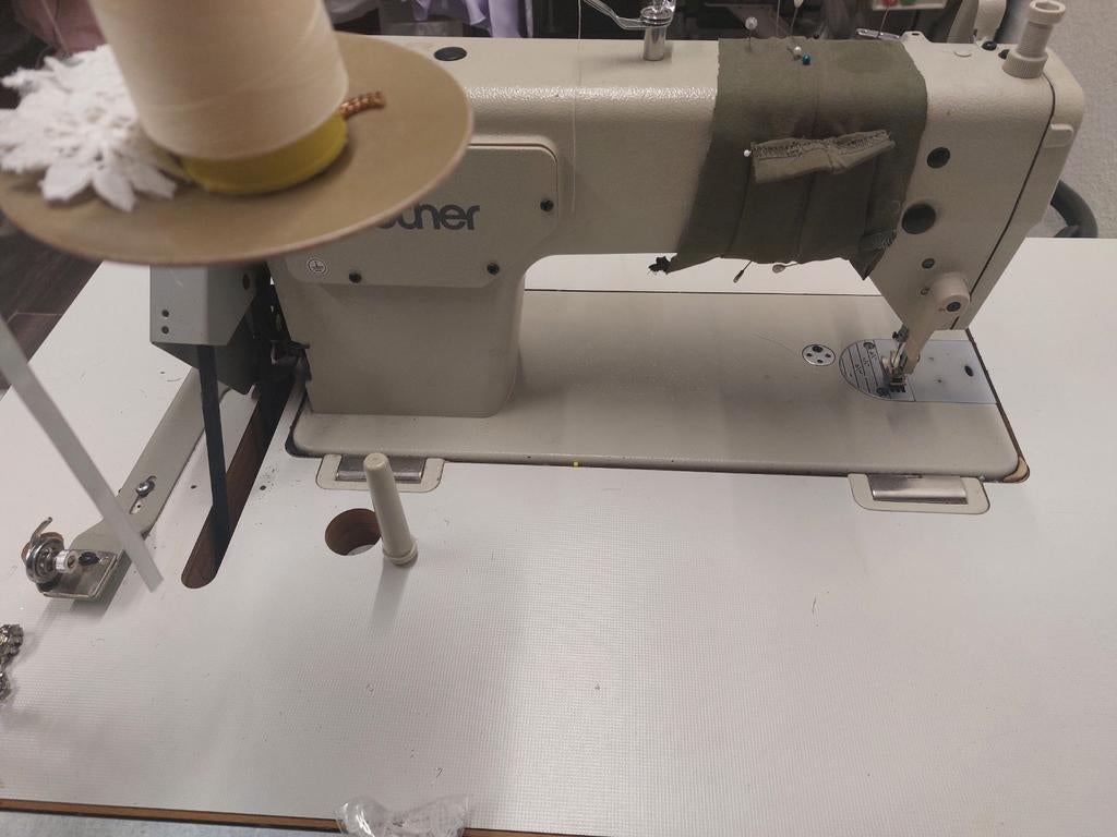 Industriële naaimachine Brother SL-755-3A, Hobby en Vrije tijd, Naaimachines en Toebehoren, Ophalen, Gebruikt, Naaimachine, Industrieel