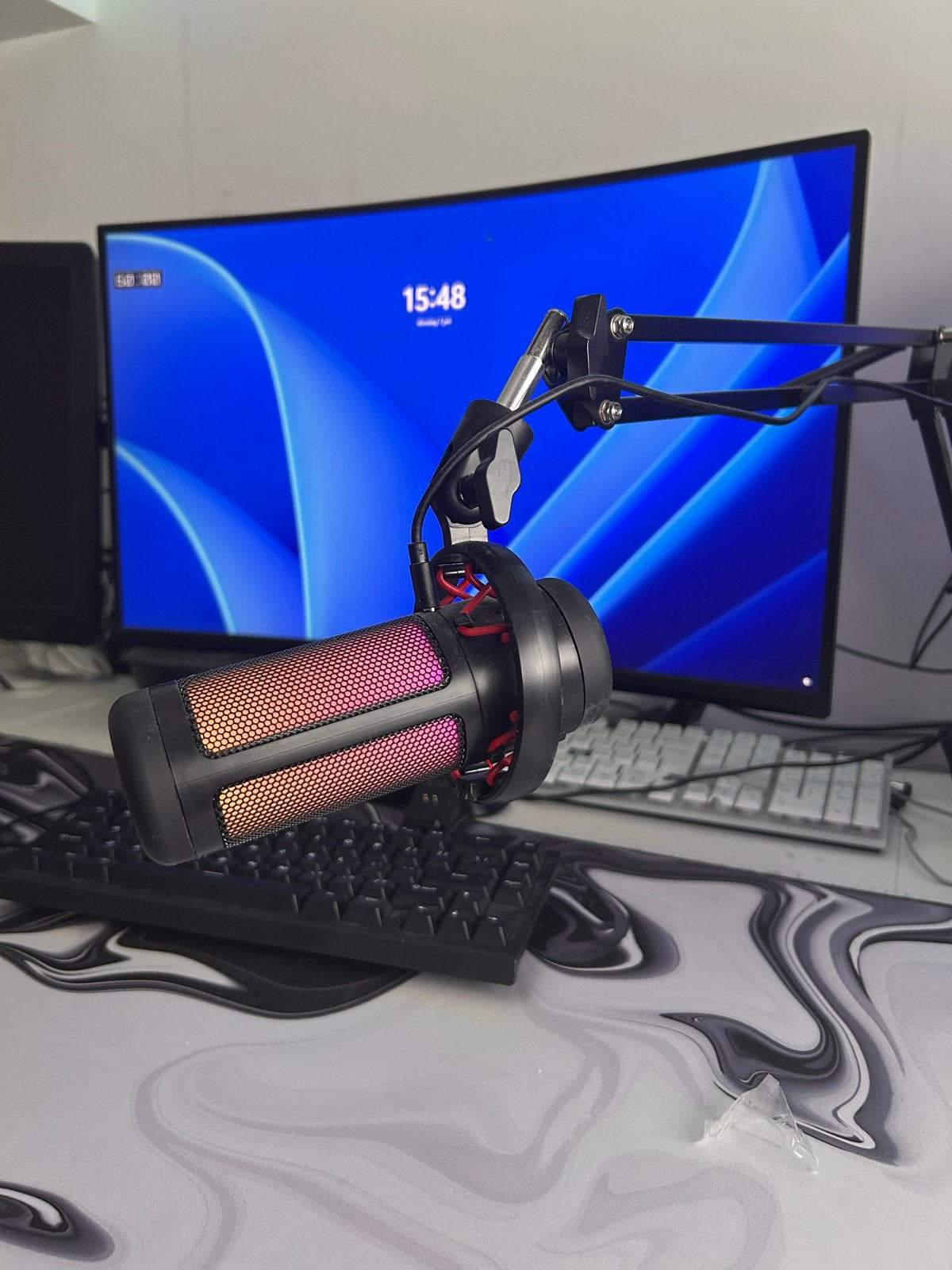 Gaming microfoon met arm en RGB-verlichting, Muziek en Instrumenten, Microfoons, Ophalen, Zo goed als nieuw, Studiomicrofoon