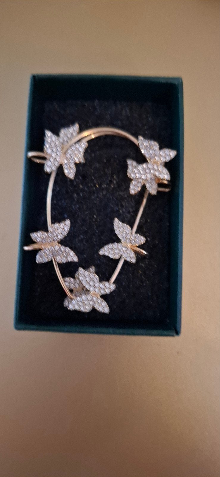 Elegante oorclips met vlinders en strass, Ophalen, Overige materialen, Hangers, Nieuw