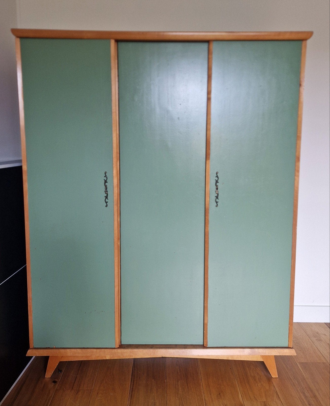 Vintage retro (Kinder)kledingkast / linnenkast, Ophalen, Gebruikt, 100 tot 150 cm, Met plank(en)