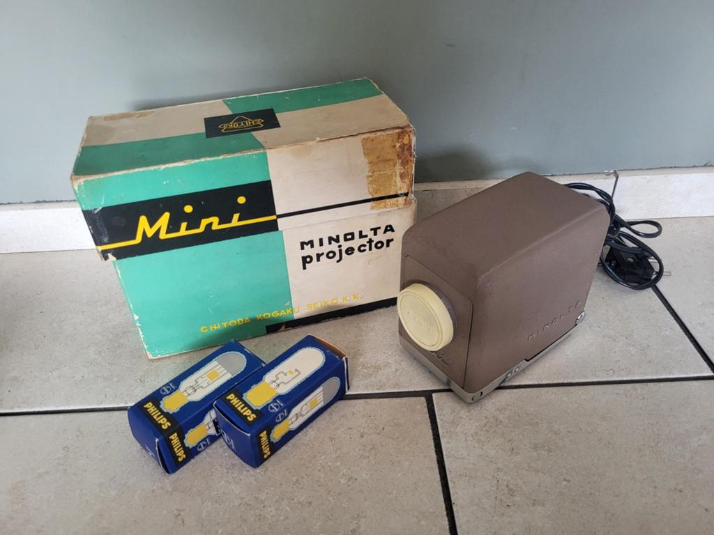 Minolta mini projector. Origineel begin jaren 70, Ophalen of Verzenden, Gebruikt