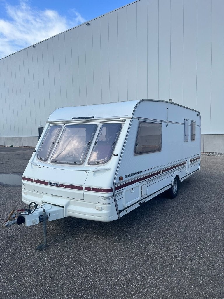 swift challenger caravan /festival caravan/schaftkeet/, Caravans en Kamperen, Treinzit, 750 - 1000 kg, Particulier, 4 tot 5 meter