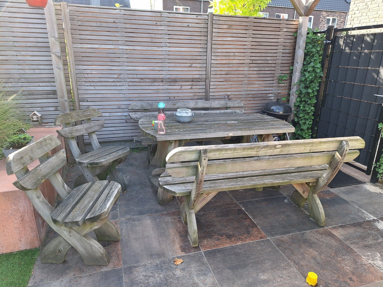 Robuuste houten tuinset met tafel, stoelen en banken TEAB, Tuin en Terras, Tuinsets en Loungesets, Ophalen, Gebruikt, Bank, 6 zitplaatsen