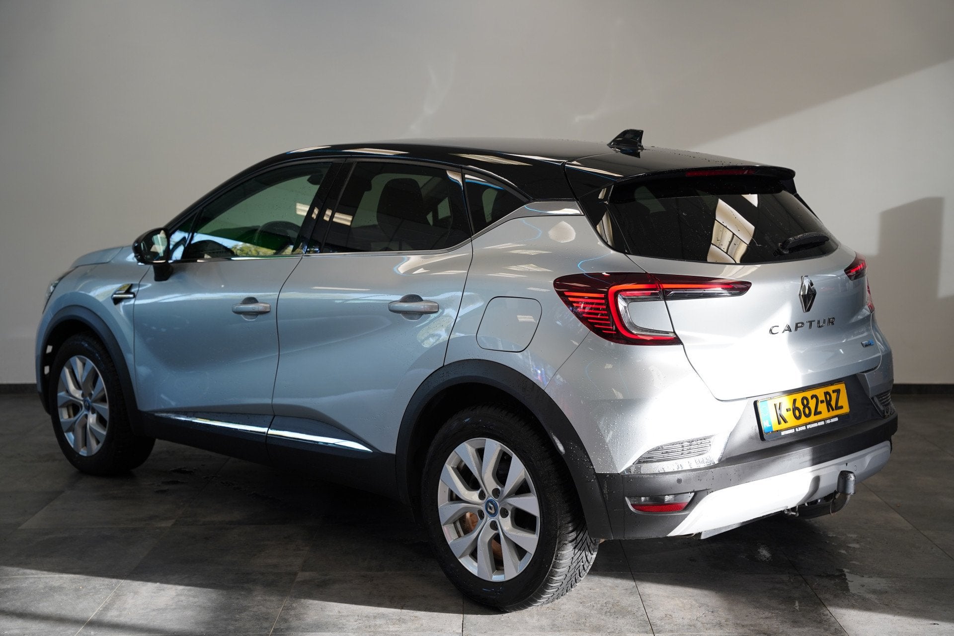 Renault Captur 1.6 E-Tech Plug-in Hybrid 160 Intens Full-led, Auto's, 77 km/l, Gebruikt, 4 cilinders, Bedrijf