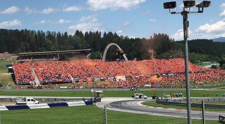 F1 oostenrijk 2 tickets - Uitverkochte tribune, Drie personen of meer, Juni
