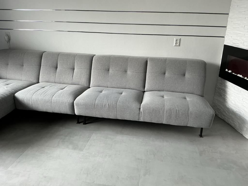Moderne grijze hoekbank met chaise longue, Huis en Inrichting, Banken | Bankstellen, Gebruikt, 100 tot 125 cm, Hoekbank, 300 cm of meer