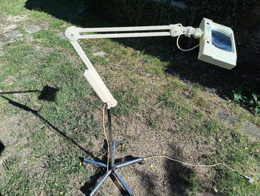 Luxo vergrootglaslamp op rolstandard, Ophalen of Verzenden, Gebruikt, Vergrootglas of Loep