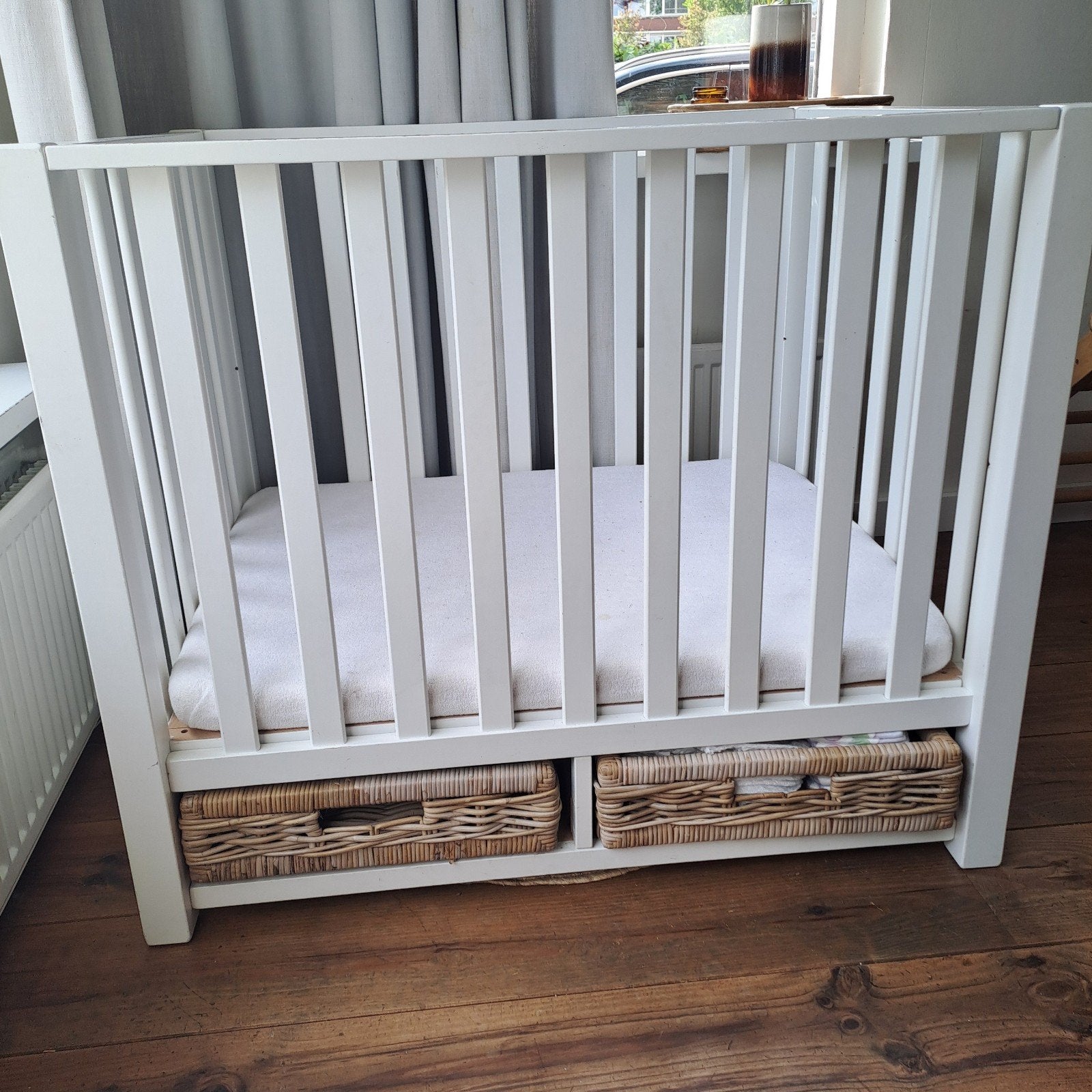 Witte box met rieten manden, Kinderen en Baby's, Ophalen, Gebruikt, Vierkant, In hoogte verstelbaar