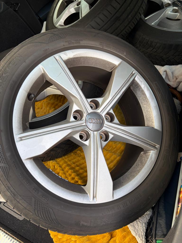 4 Audi velgen 17 inch met banden - veel profiel (4 stuks), Auto-onderdelen, Banden en Velgen, Gebruikt, Banden en Velgen, 17 inch