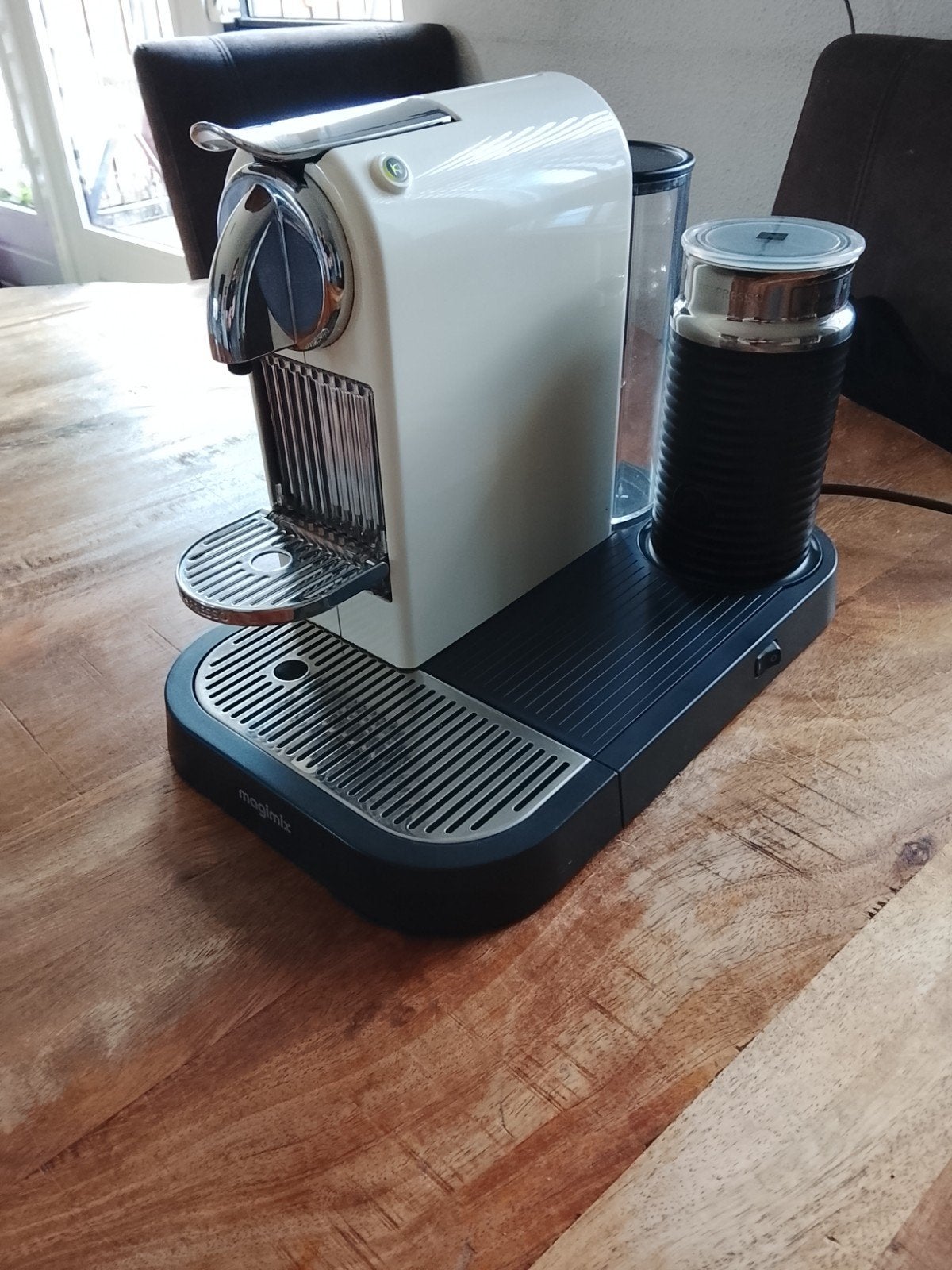 Nespresso Magimix koffiemachine met melkopschuimer, Info@magimix.nl, Magimix France, 90-92 Rue de Paris, 91300 Massy, Frankrijk