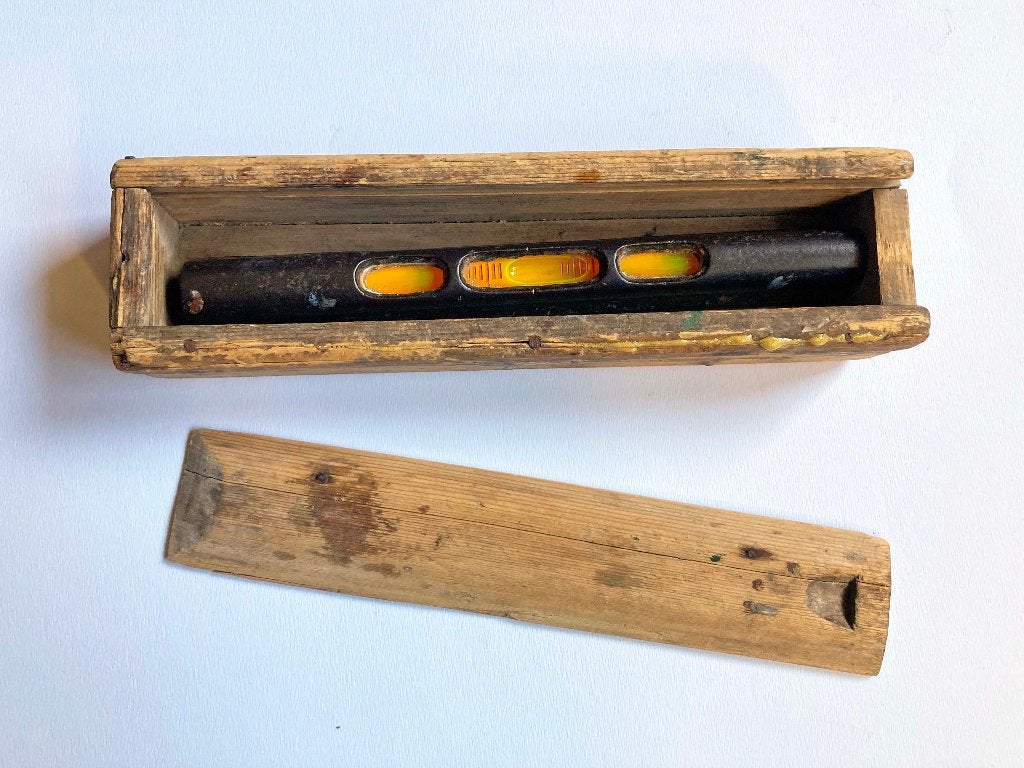 Antieke waterpas ‘8’ in houten doosje met schuifdeksel, Ophalen of Verzenden