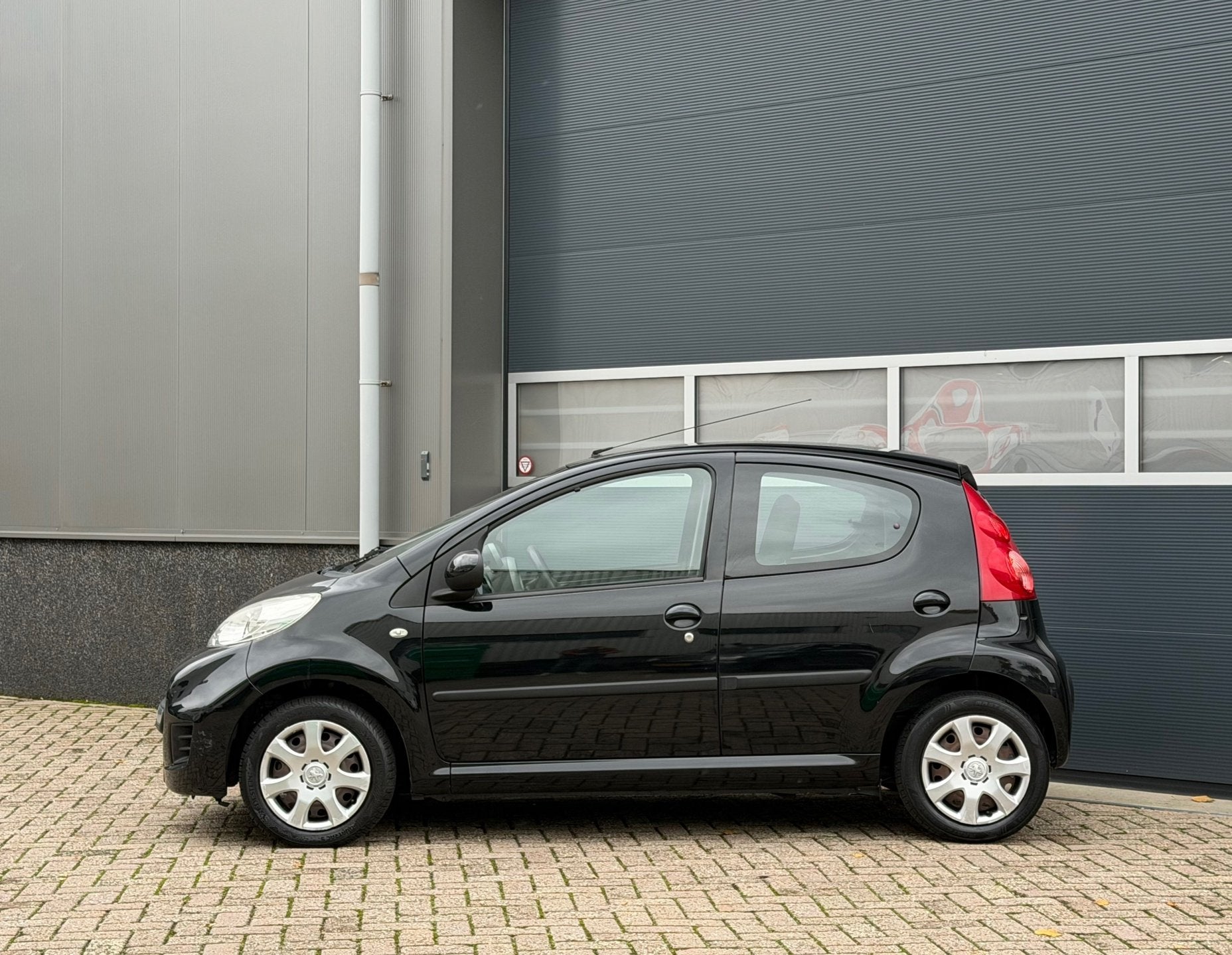 Peugeot 107 1.0-12V XS bj.2012 Airco|5 Drs|NL auto|Nap., Voorwielaandrijving, Euro 5, Stof, Gebruikt
