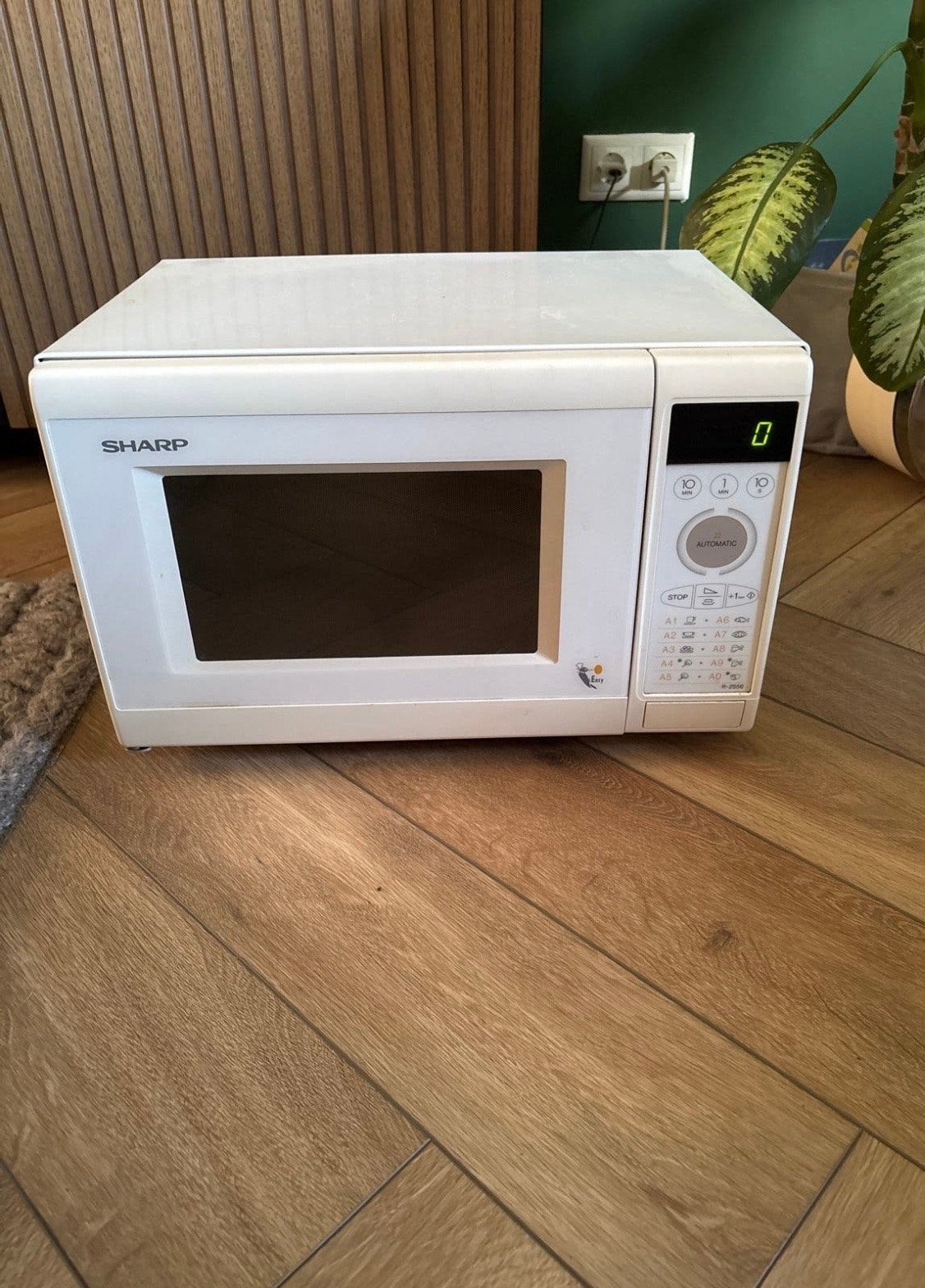 Sharp Magnetron - Wit en Compact, Witgoed en Apparatuur, Magnetrons, Ophalen, Gebruikt, Minder dan 45 cm, Magnetron