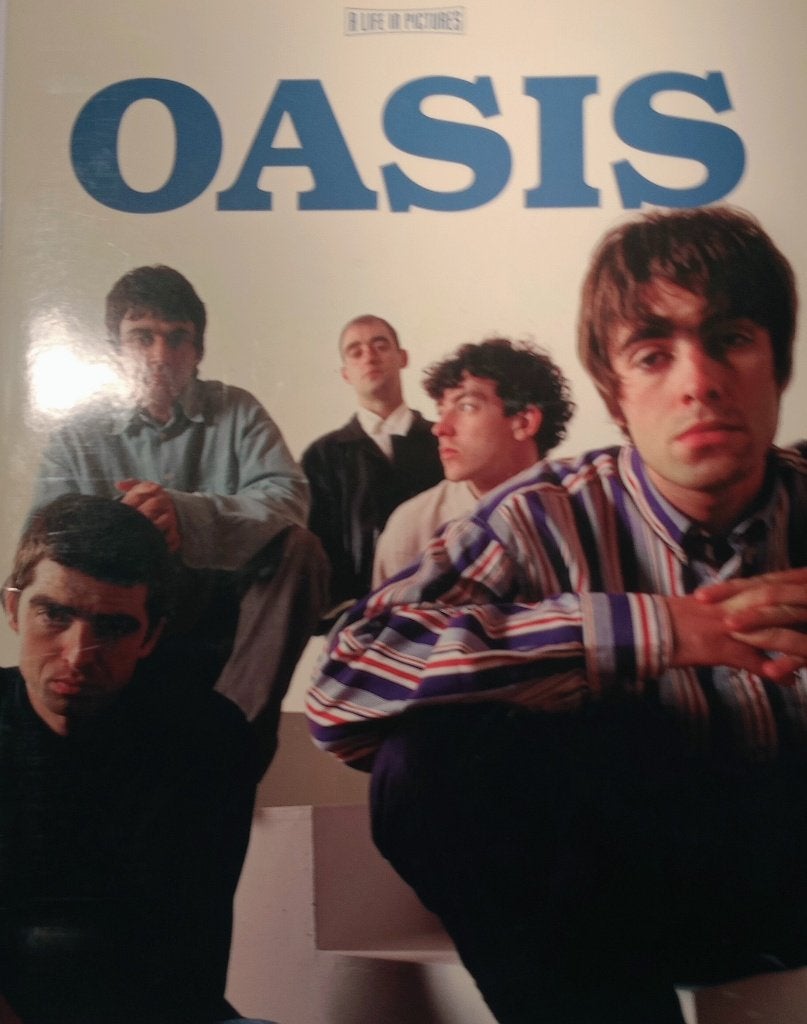 Oasis - a life in pictures, Ophalen of Verzenden, Zo goed als nieuw, Artiest