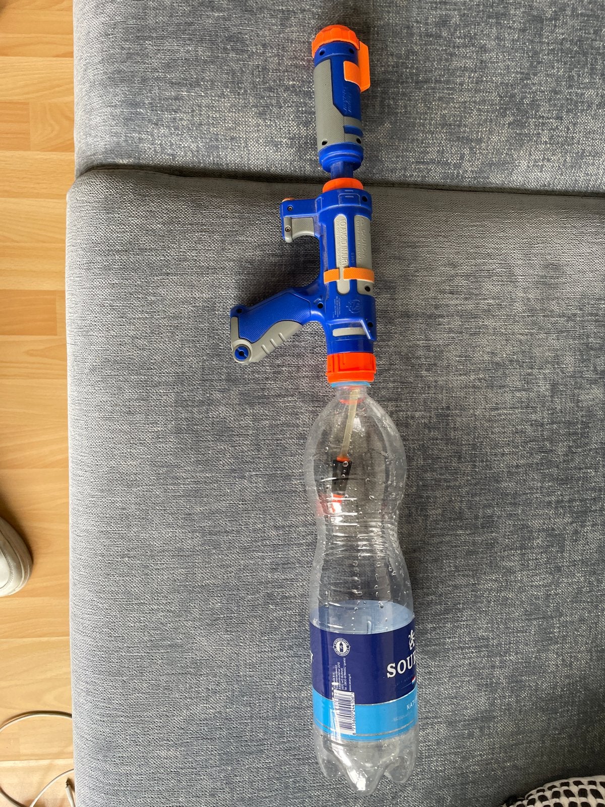 Grote waterpistool met flesaansluiting voor eindeloos plezie, Ophalen of Verzenden, Gebruikt