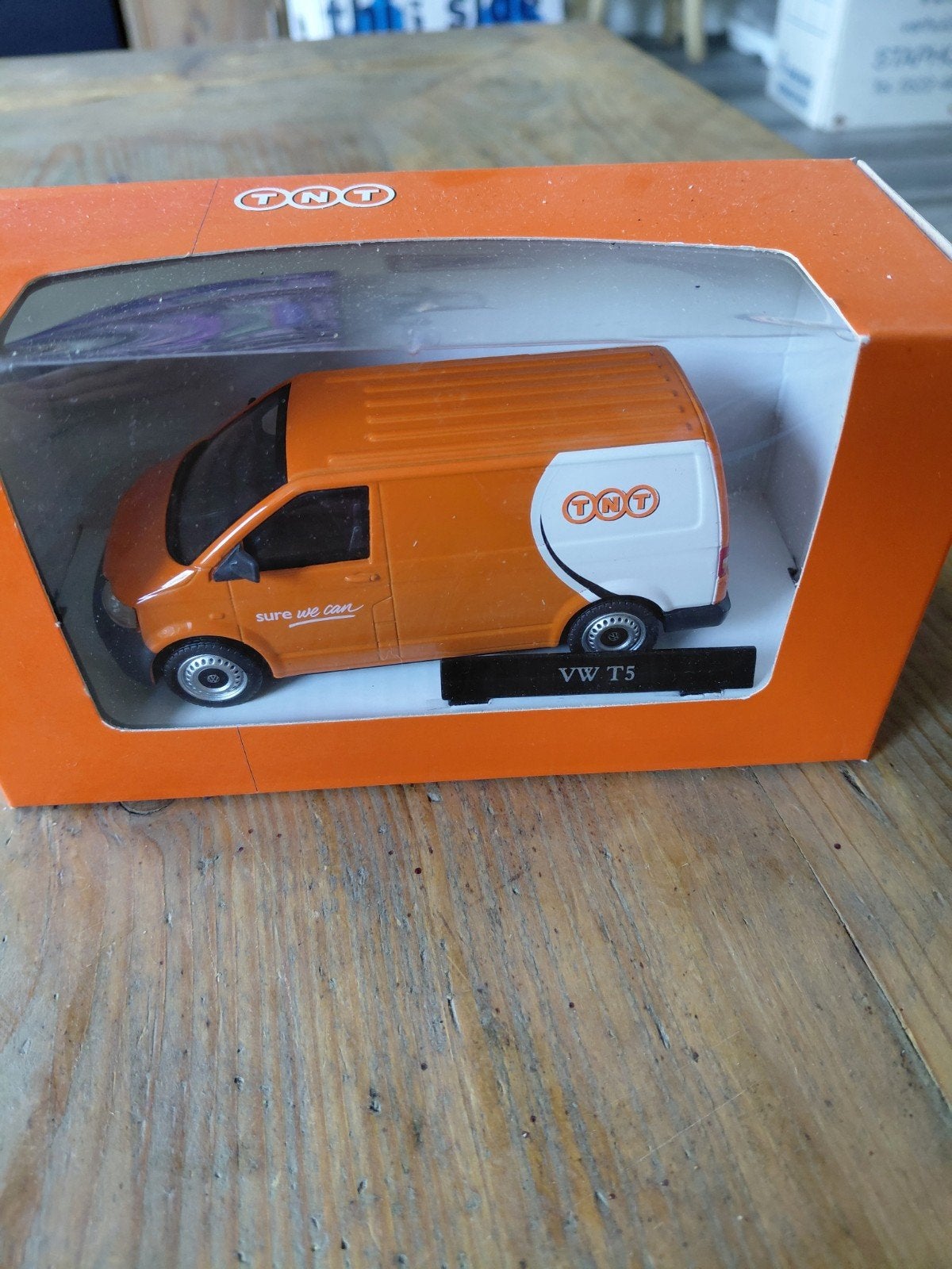 TNT VW T5 Bestelwagen Modelauto - Nieuw in Doos, Ophalen of Verzenden, Nieuw