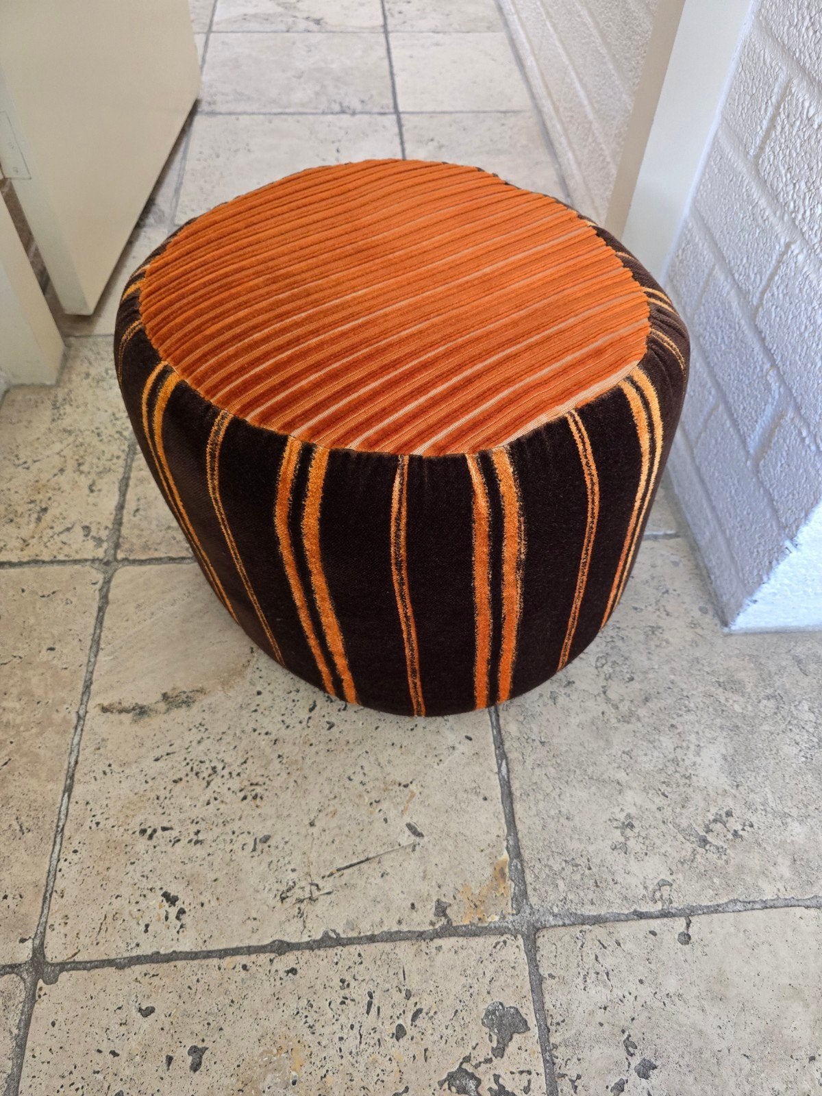 Retro Gestreepte Ronde Poef Velours – Origineel 70s Design, Ophalen, Rond, Minder dan 50 cm, Minder dan 50 cm