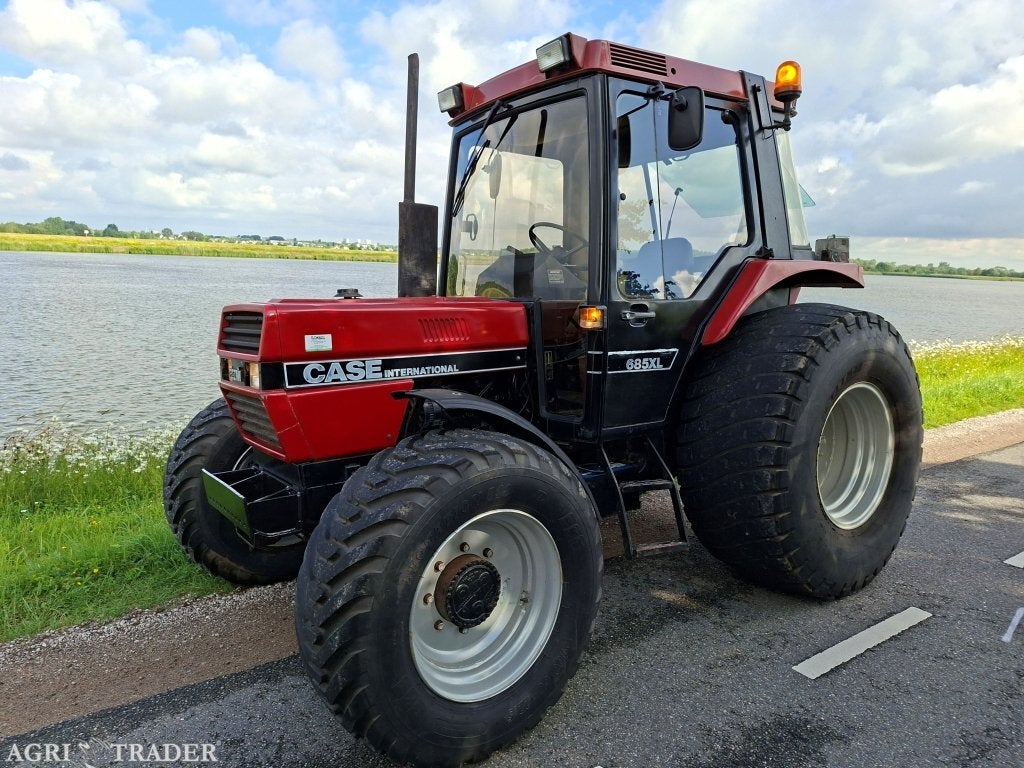 Case International 685 XL 4WD op brede gazon banden, Gebruikt, -, Niet opgegeven, Case IH