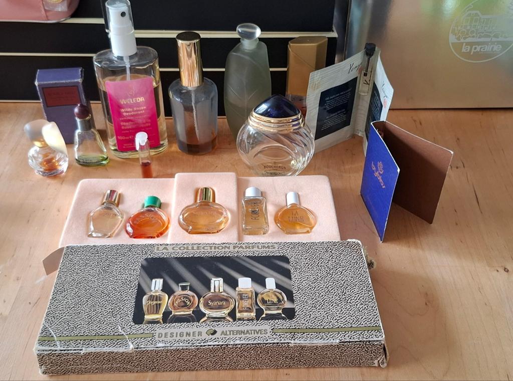 @oude 5 grote flesjes+7 mini's +3proefjes@, Verzamelen, Parfumverzamelingen, Ophalen of Verzenden, Miniatuur