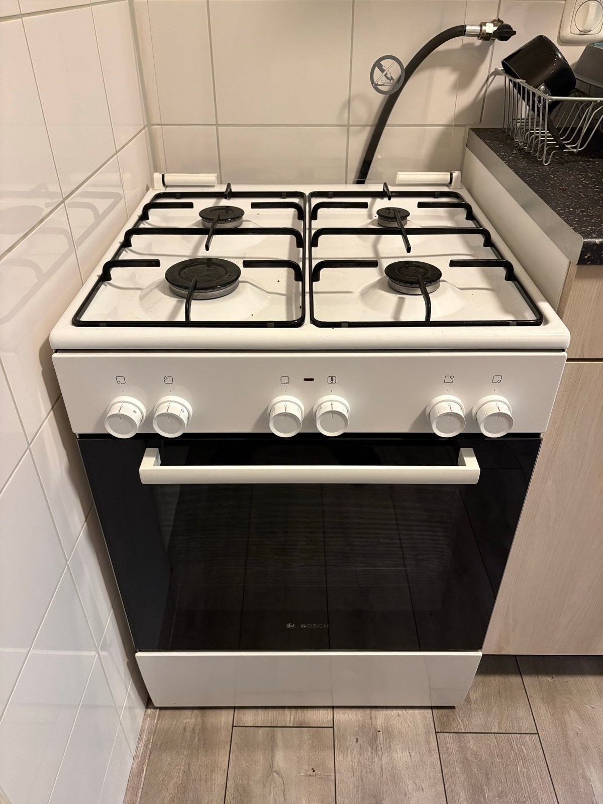 Bosch Vrijstaand Gasfornuis met Oven - Wit, Ophalen, Gebruikt, 4 kookzones, Gas