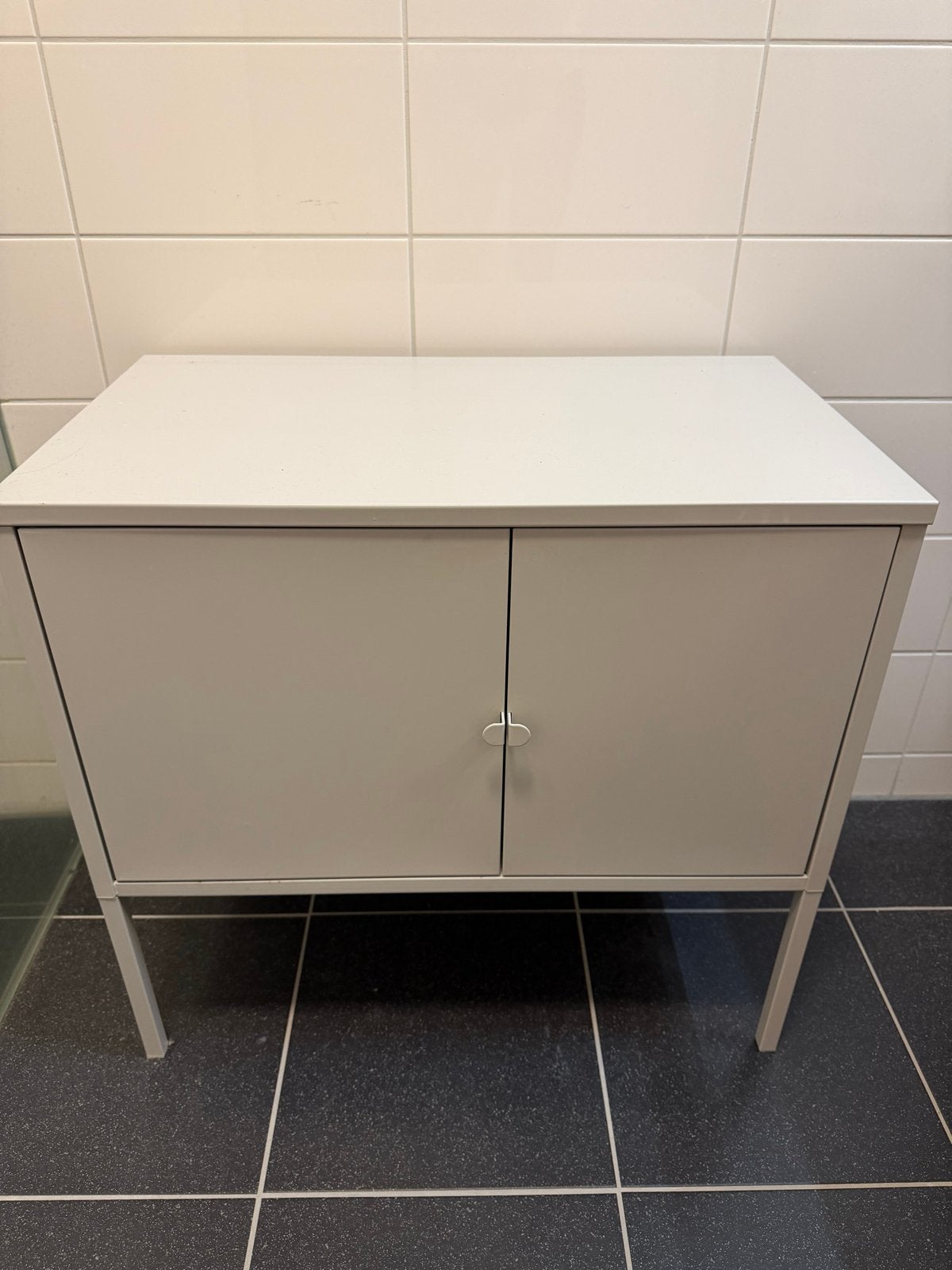 IKEA LIXHULT Badkamerkastje met 2 deuren, Ophalen, Zo goed als nieuw