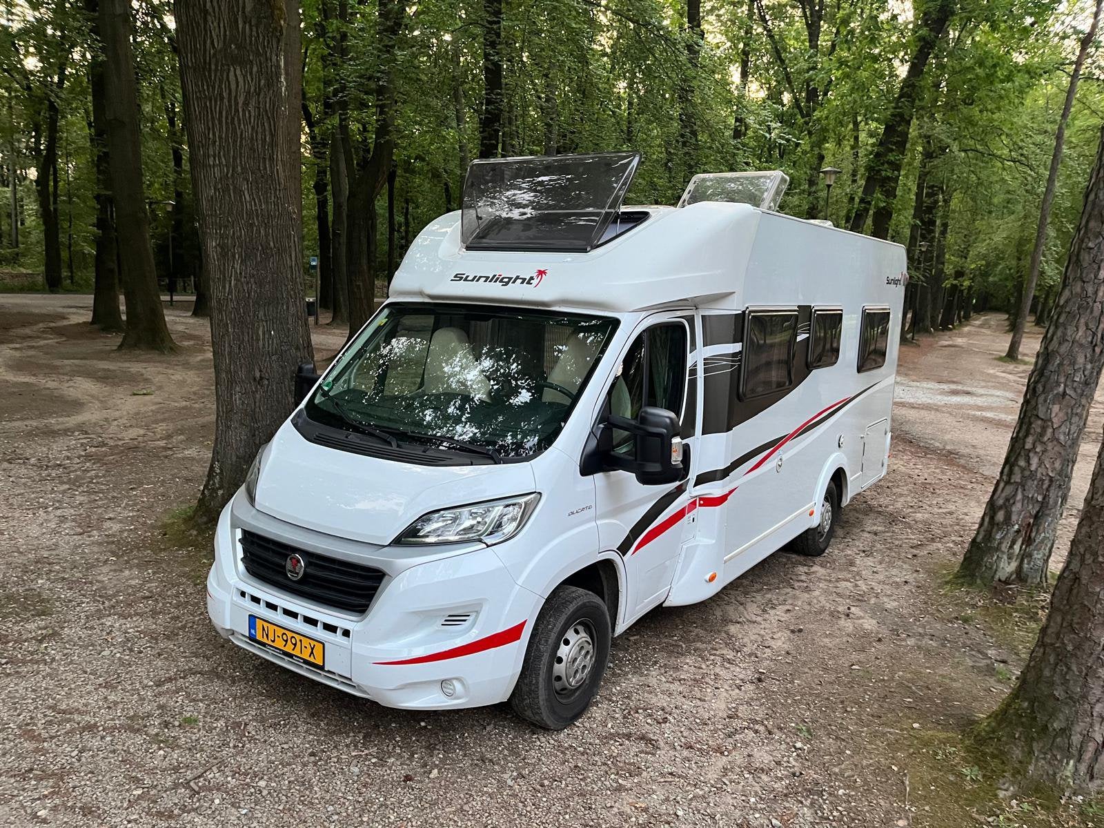 Sunlight T64 | Hefbed | 4 pers | Fiat Ducato | 2016, Chemisch toilet, Ringverwarming, Fiat, 6 tot 7 meter