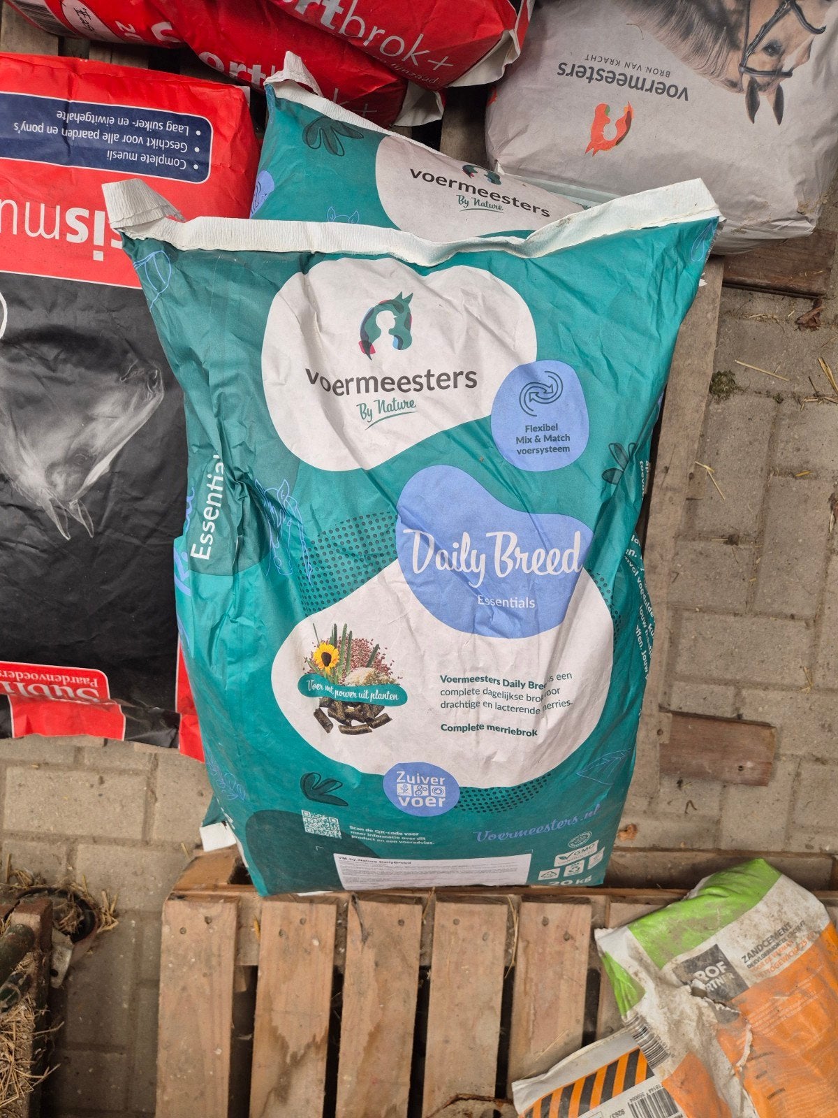 Te koop. Merriebrok, Voermeesters Daily Breed, onaangebroken, Ophalen