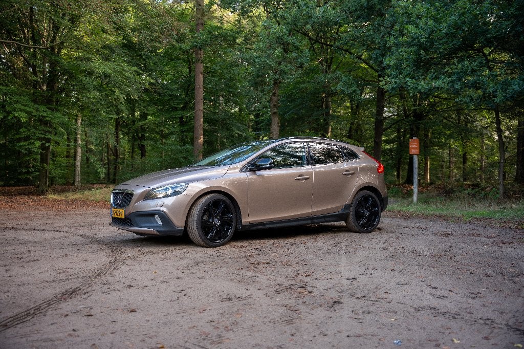 Volvo V40 Cross Country T4 1.6 180PK Automaat | Pano | Leer, Auto's, Volvo, 1321 kg, Zwart, 4 cilinders, Bruin