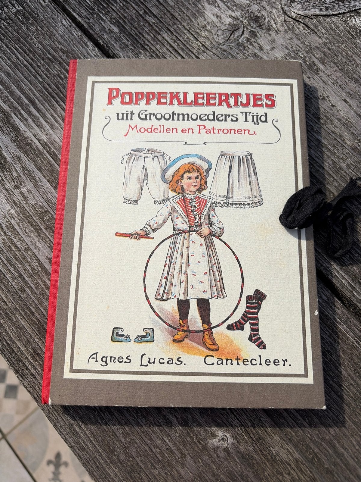 Poppekleertjes uit Grootmoeders Tijd - Patronenboek, Overige merken, Kind, Ophalen of Verzenden, Overige typen
