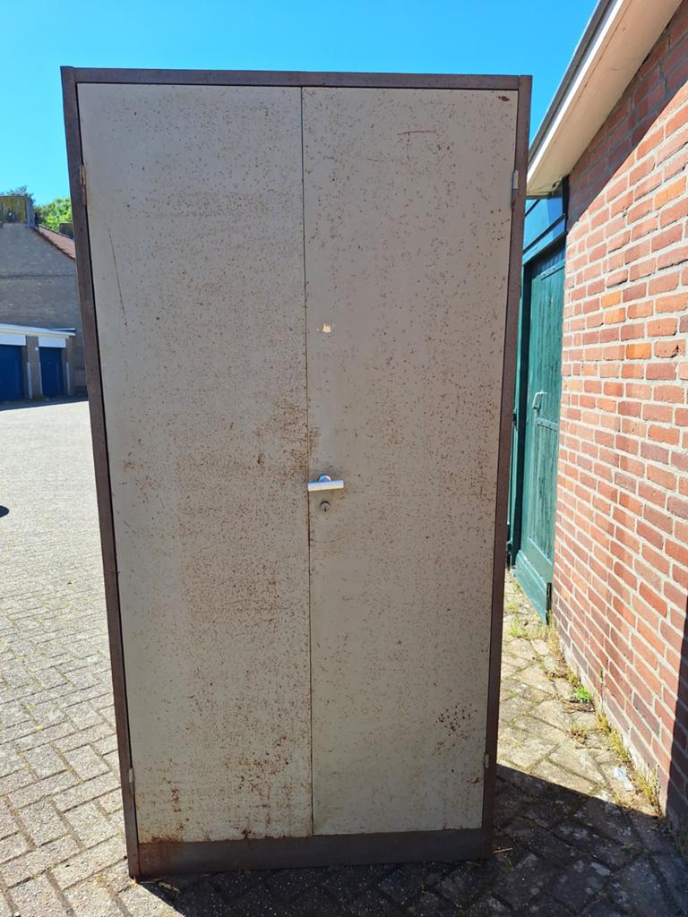 Metalen zadelkast / opbergkast, Huis en Inrichting, Met deur(en), Gebruikt, 100 tot 150 cm, 200 cm of meer