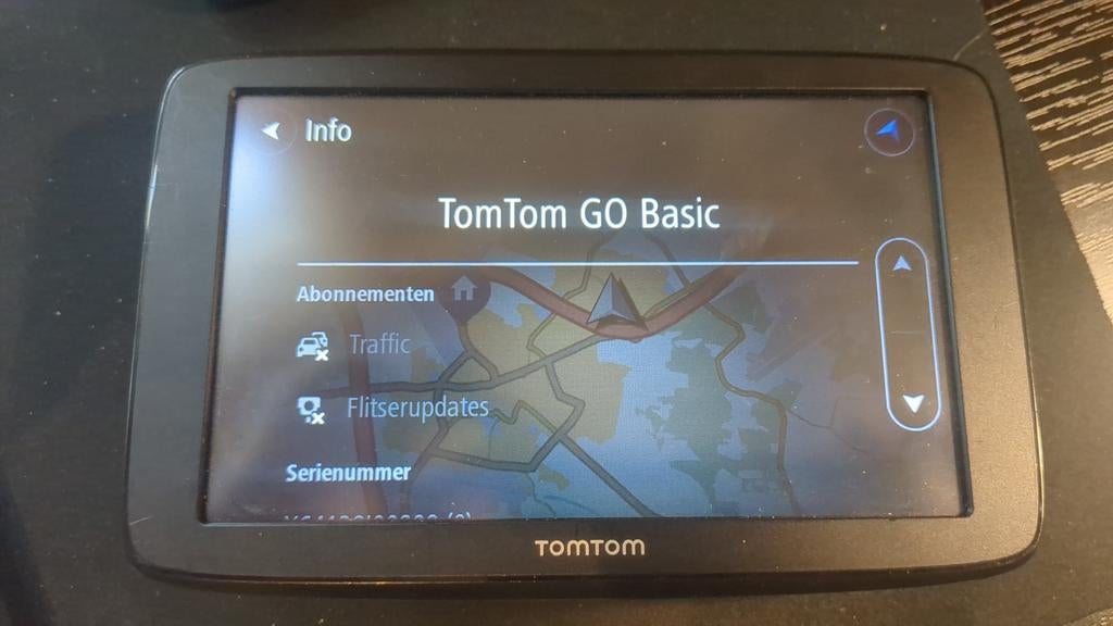 TomTom GO Basic Navigatiesysteem met hoes, Ophalen of Verzenden, Gebruikt