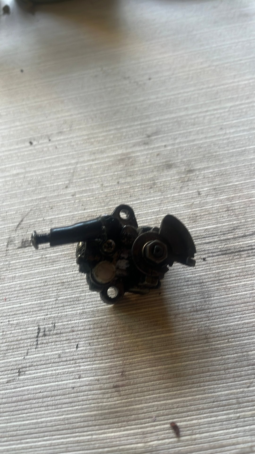 Oliepomp peugeot verticaal, Motoren, Ophalen of Verzenden, Zo goed als nieuw