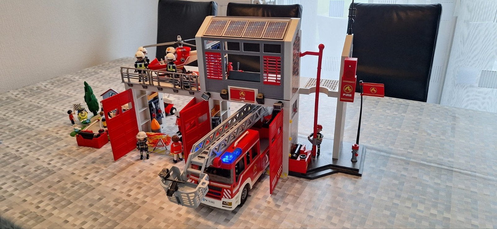 playmobil brandweerauto,  kazerne en extra's, Ophalen