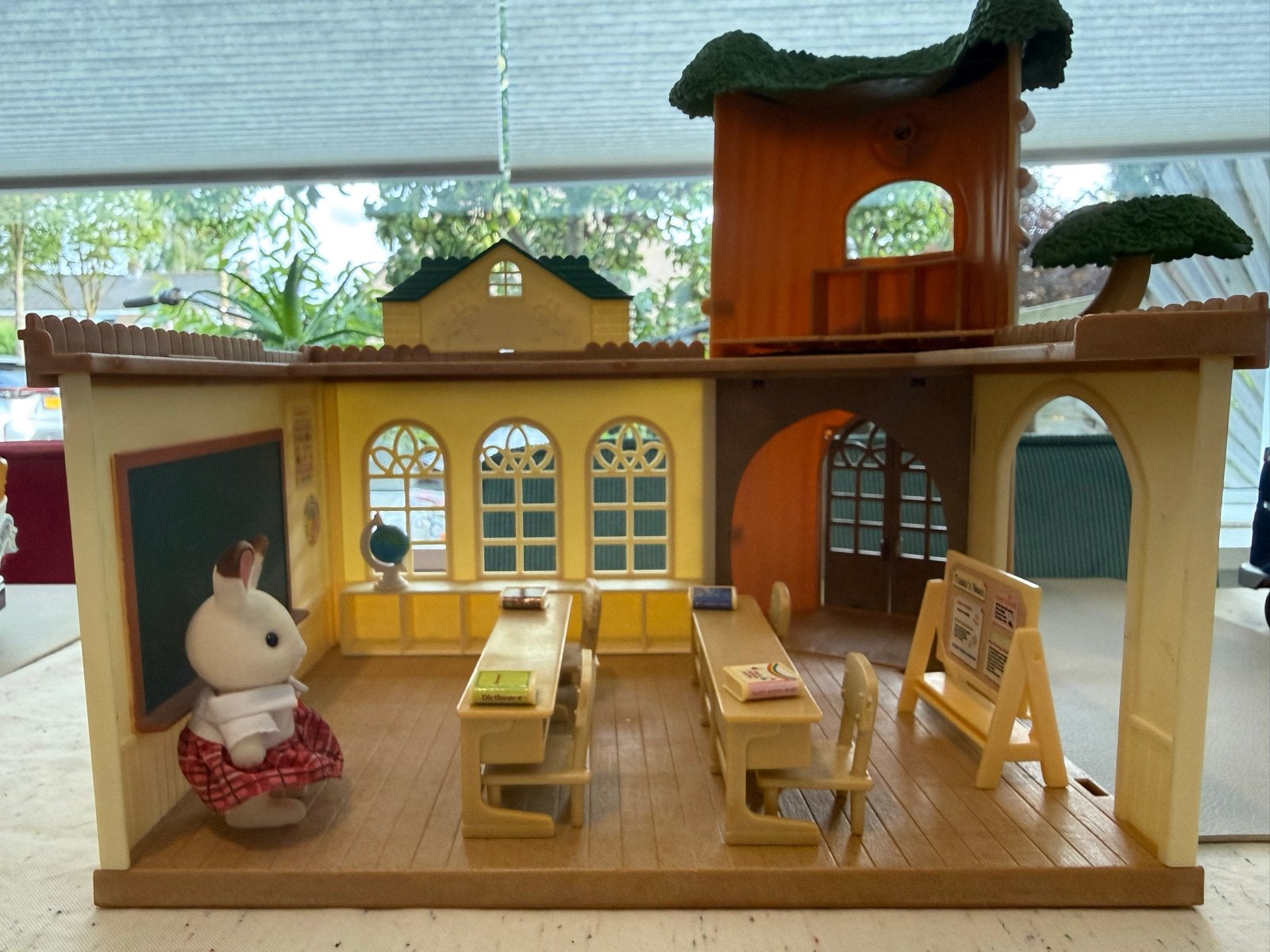 Sylvanian Families School met accessoires en figuur, Ophalen, Gebruikt, Jongen of Meisje
