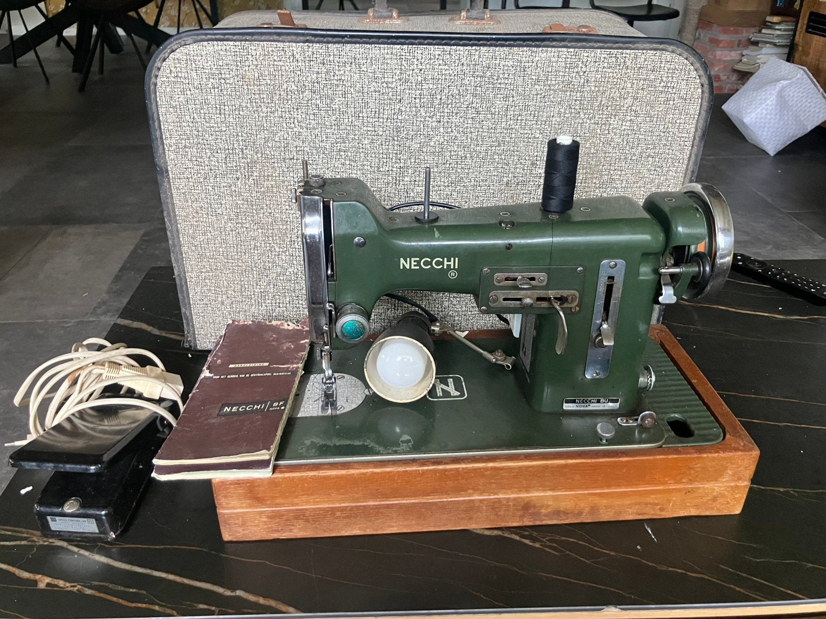 NECCHI antiek naaimachine, Ophalen