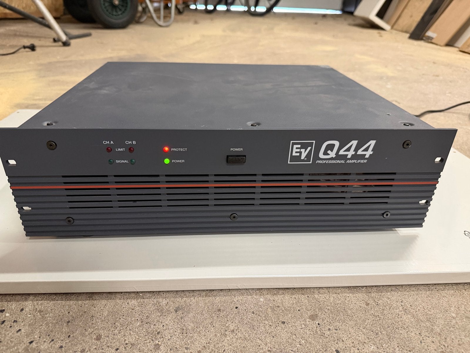 2 x ElectroVoice EV Q44 Professional Versterker - Defect, Niet werkend, 120 watt of meer, Stereo, Ophalen