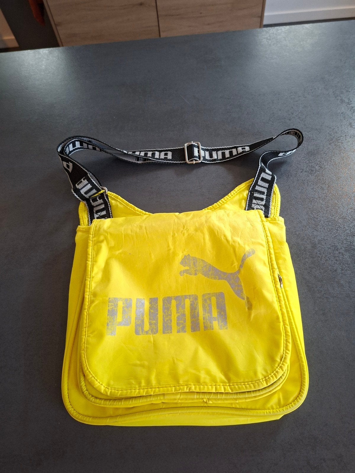 Vintage Puma crossbody tas Y2K, Retro Sporttas, Ophalen of Verzenden, Gebruikt, Geel, Overige merken