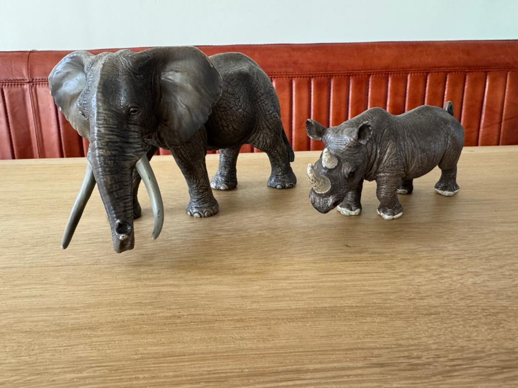 Schleich Olifant en/of Neushoorn, Ophalen of Verzenden, Zo goed als nieuw, Wild dier, Beeldje of Figuurtje