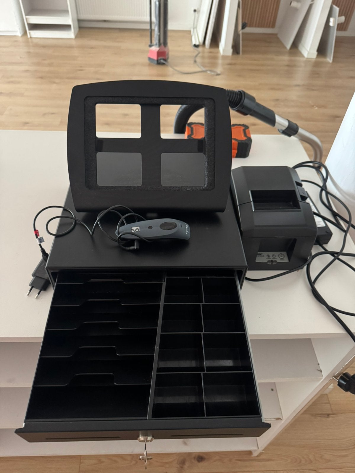 Kassalade, scanner, bonprinter en Ipadhouder, Ophalen, Gebruikt