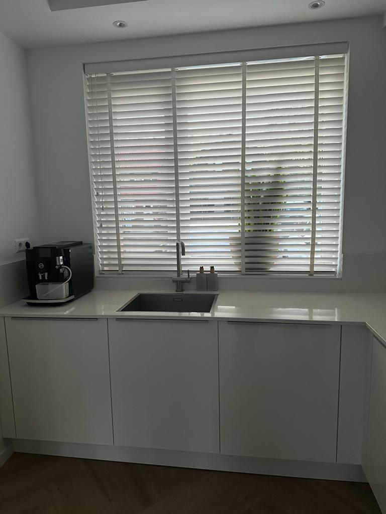 Wit houten jaloezieen, Huis en Inrichting, Ophalen of Verzenden, Zo goed als nieuw, Wit, Overige typen