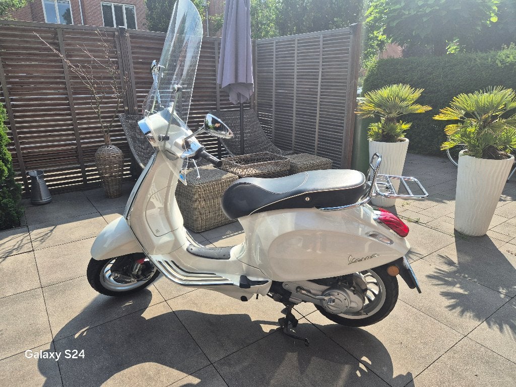 Vespa Sprint  Kleur Wit, Fietsen en Brommers, Scooters | Vespa, Ophalen, Vespa S, Zo goed als nieuw, Benzine