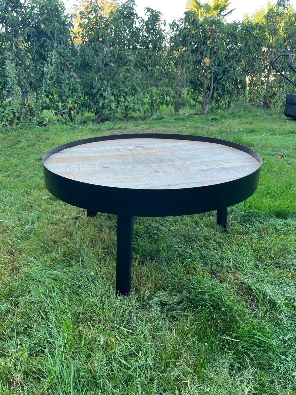 Salontafel met mango houten blad en ijzeren frame, Ophalen, 50 tot 100 cm, Rond, 50 tot 100 cm