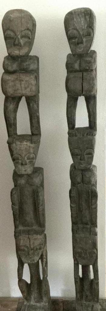 2 traditionele Indonesische houten voorouderfiguren., Ophalen