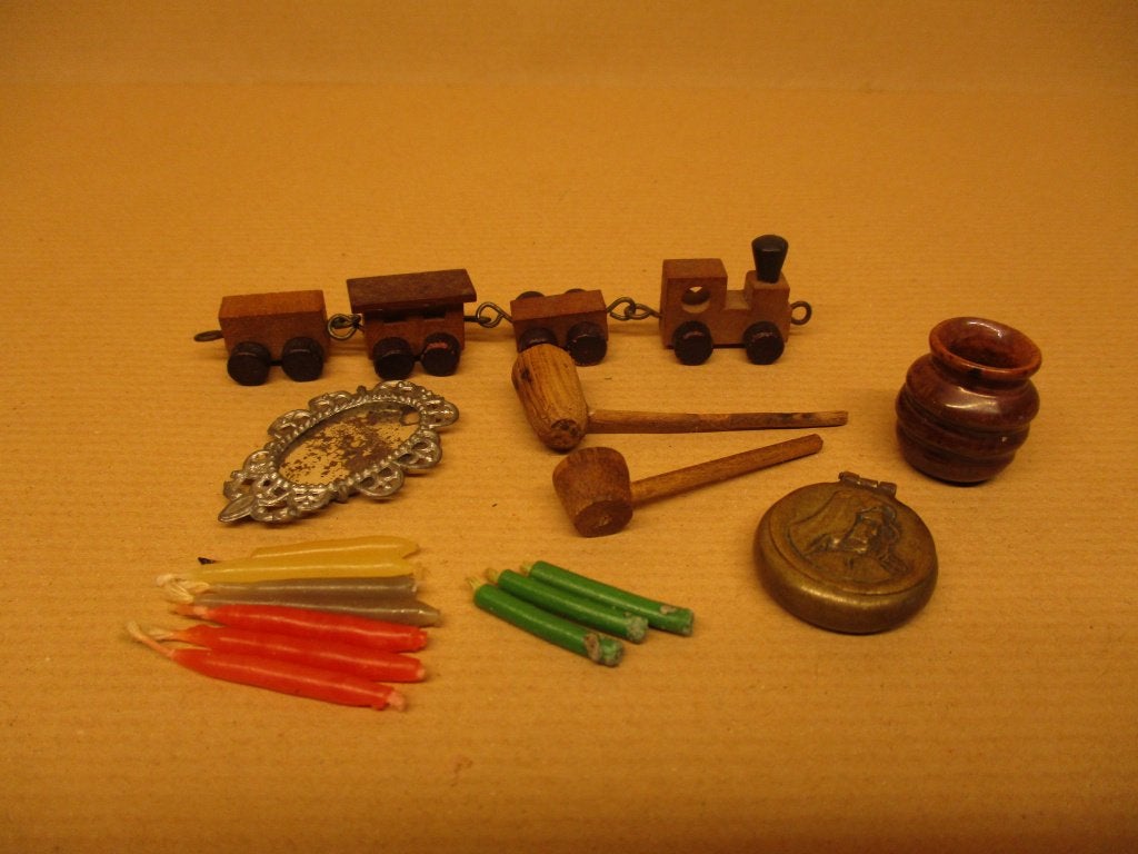 Lotje voor antiek poppenhuis, Ophalen of Verzenden