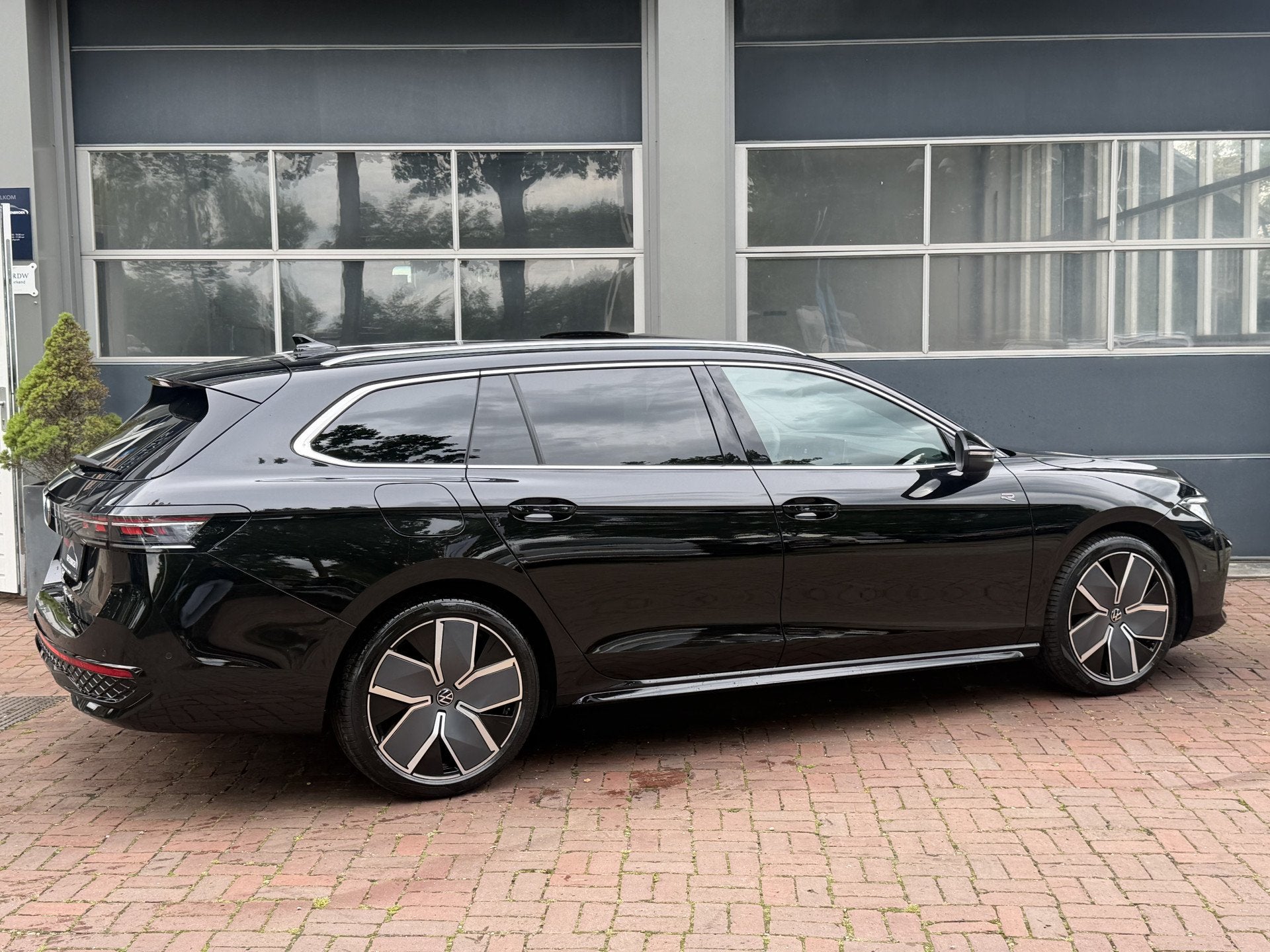 Volkswagen Passat Variant 1.5 eHybrid R-Line Edition | SoH 1, 77 km/l, Zwart, Zwart, Hybride Elektrisch/Benzine