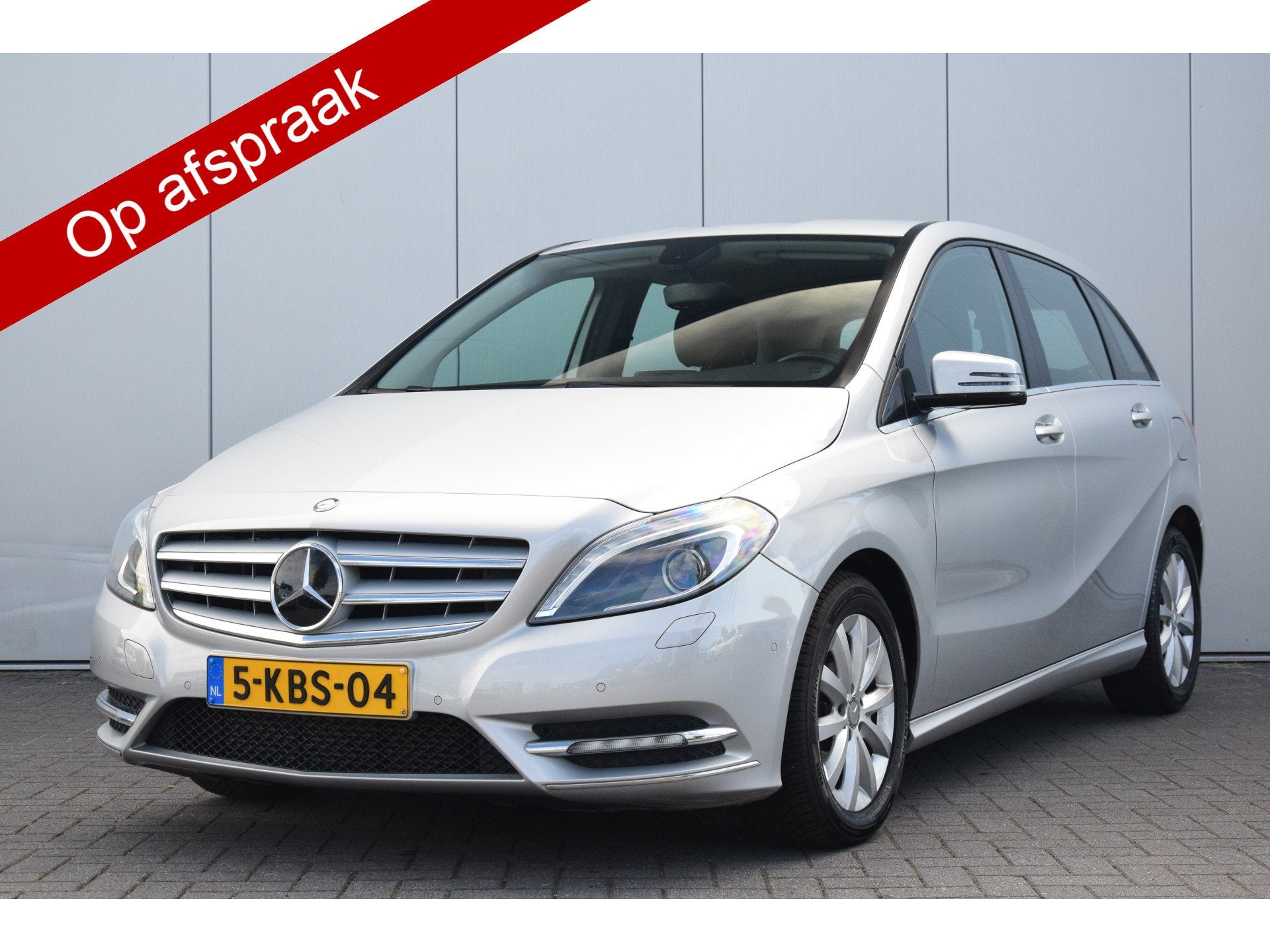 Mercedes-Benz B-Klasse 180 Ambition Automaat Bi-Xenon Navi T, Gebruikt, 4 cilinders, 122 pk, Zilver of Grijs