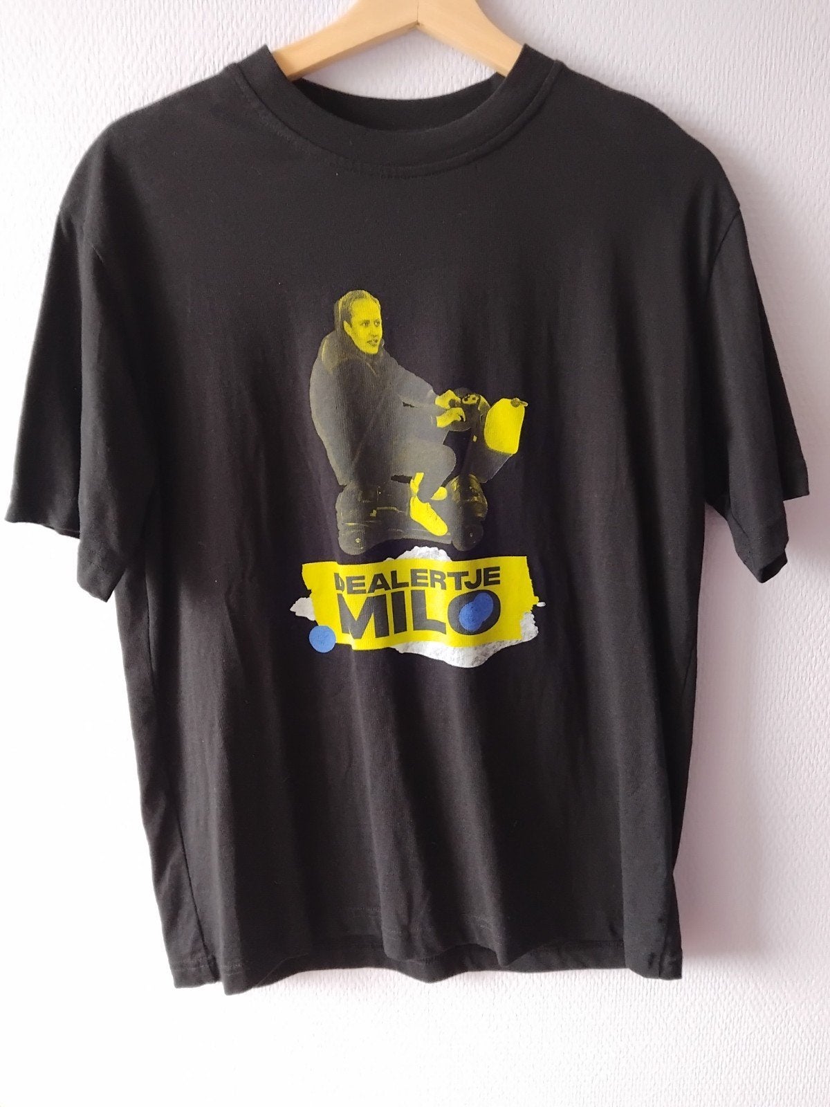 Dealertje Milo  - Maat S/M, Kleding | Heren, Bankzitters, Verzenden, Zwart, Zo goed als nieuw